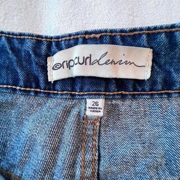 Rip curl blue denim booty shorts Size 26. - Picture 6 of 7